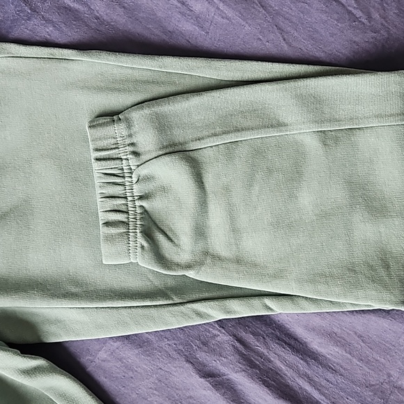 Aritzia TNA Airy Fleece Boyfriend Sweatpant Green XS - Picture 7 of 8